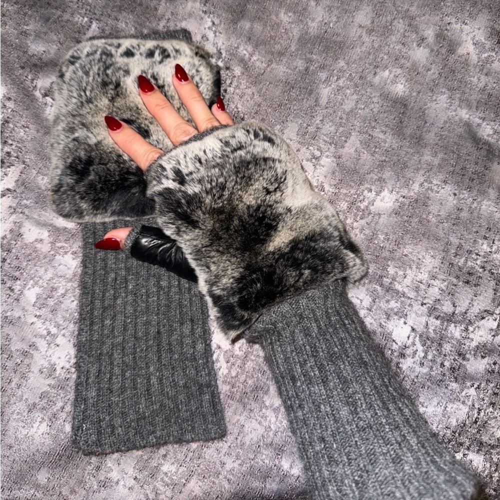 Women’s genuine fur fingerless gloves